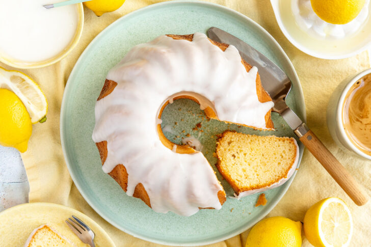 Saftiger Zitronenkuchen mit Joghurt top-down
