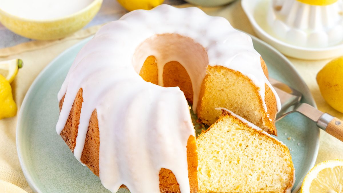 Saftiger Zitronenkuchen mit Joghurt