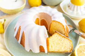 Saftiger Zitronenkuchen mit Joghurt