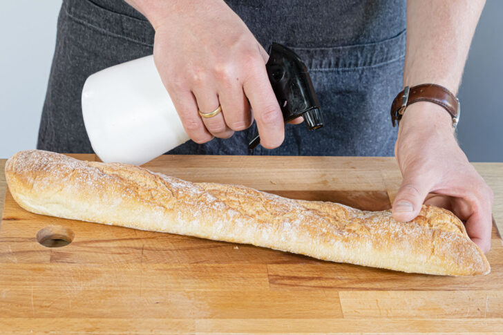 Baguette anfeuchten