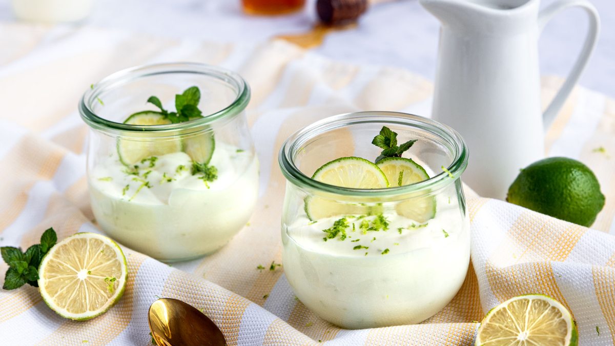 Buttermilchmousse mit Limette | Rezept - eat.de