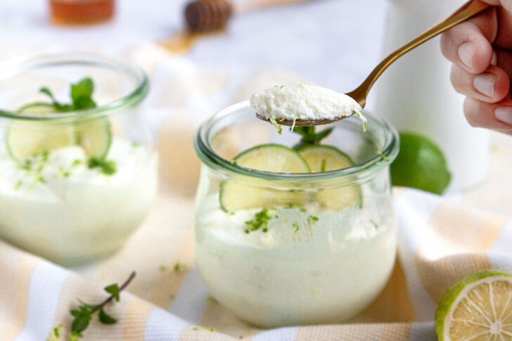 Buttermilchmousse mit Limette