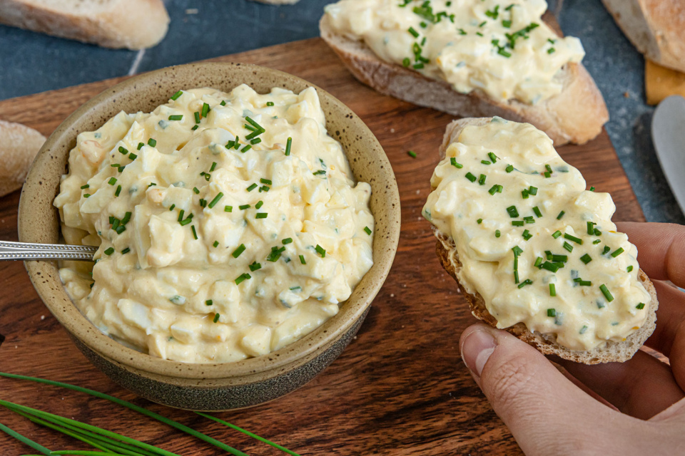 Eiersalat ohne Mayonnaise | Rezept - eat.de