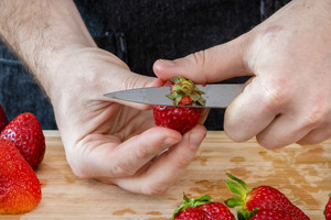 Erdbeeren putzen