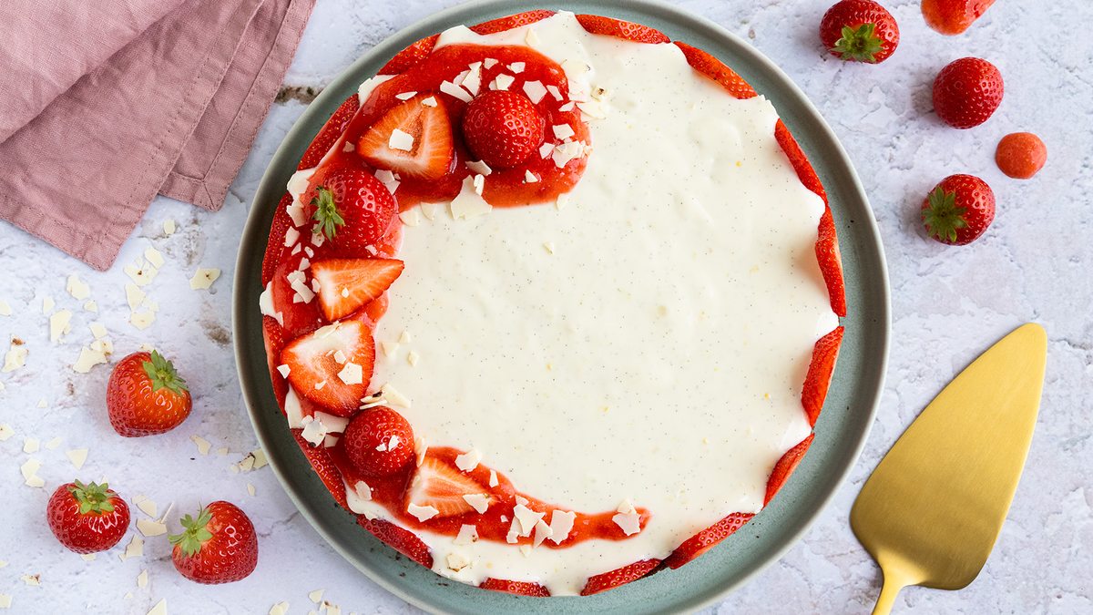 Fruchtige Erdbeer Panna Cotta Torte | Rezept - eat.de