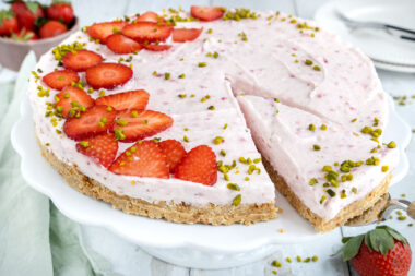 Erdbeerkuchen mit Keksboden