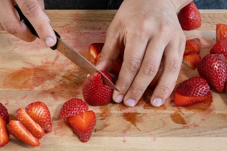 Erdbeeren schneiden