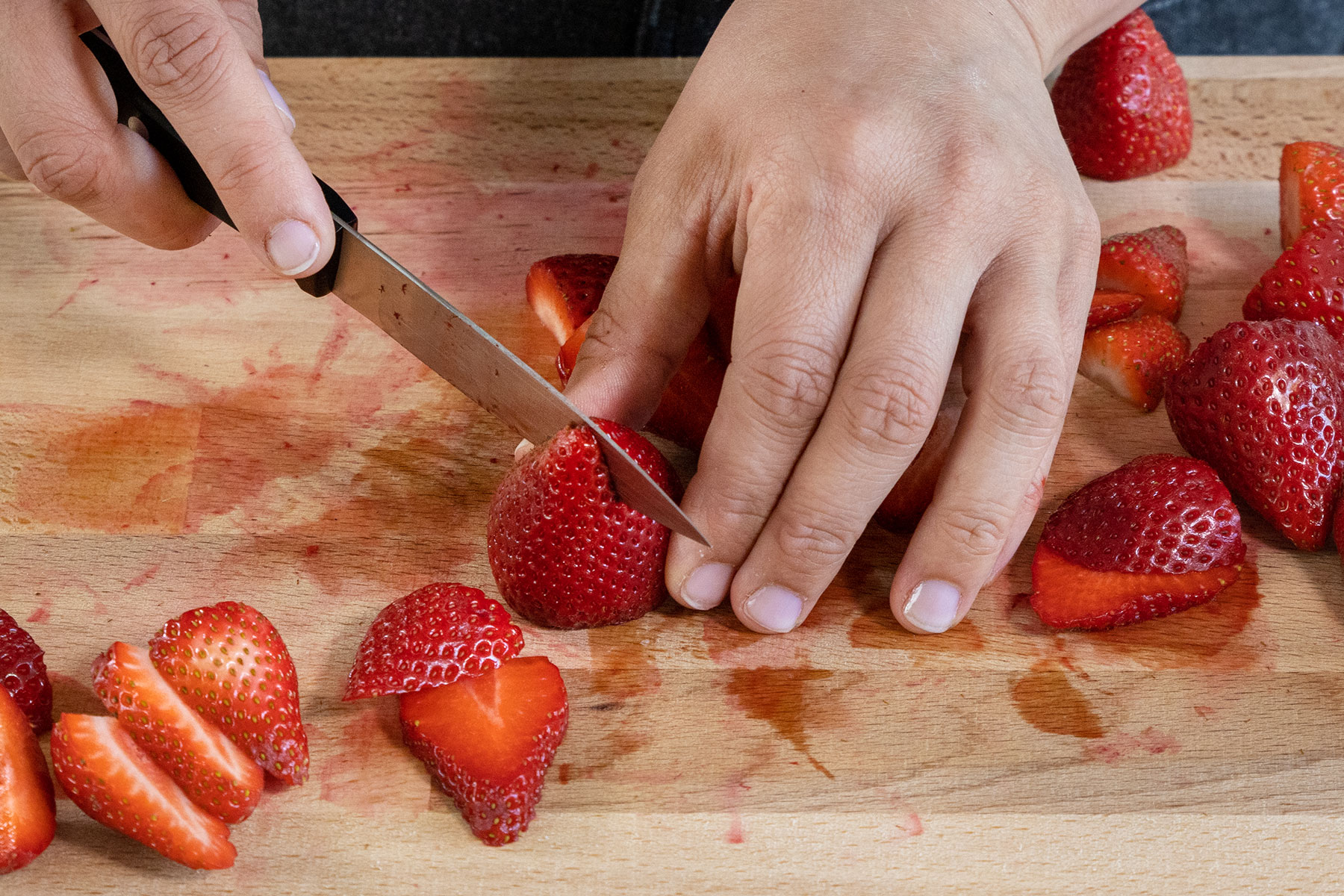 Erdbeeren schneiden