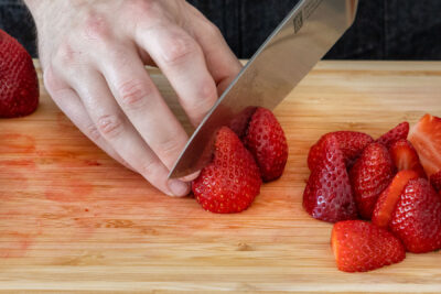 Erdbeeren schneiden