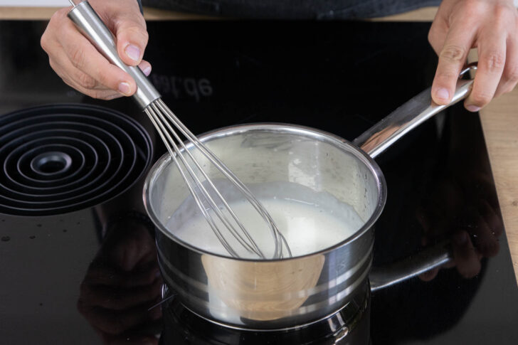 Wenig Joghurt mit der Gelatine verrühren