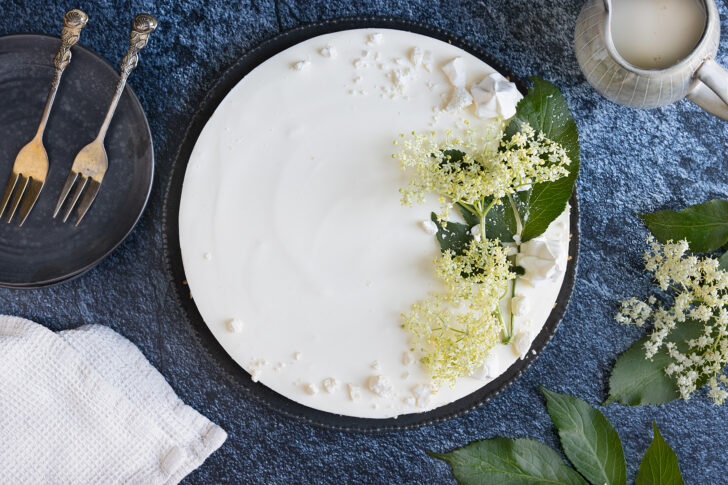 Holundertorte mit Joghurt
