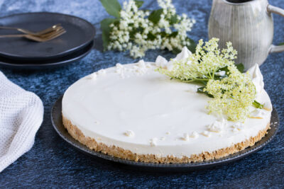 Holundertorte mit Joghurt