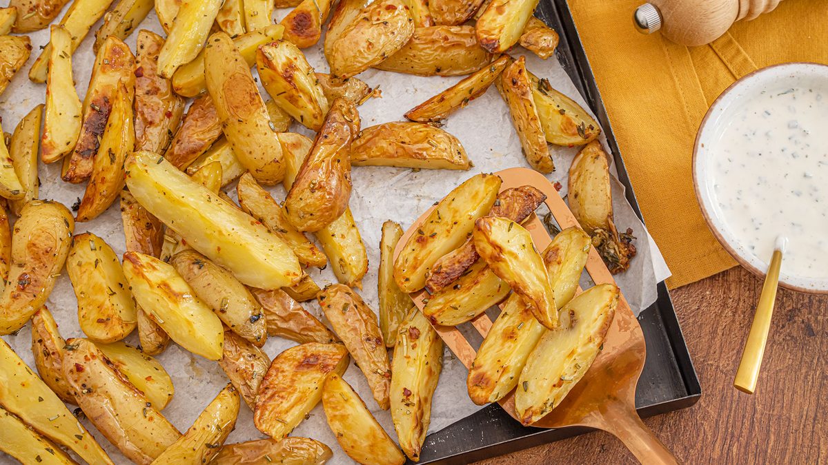 Knusprige Kartoffelspalten vom Blech | Rezept
