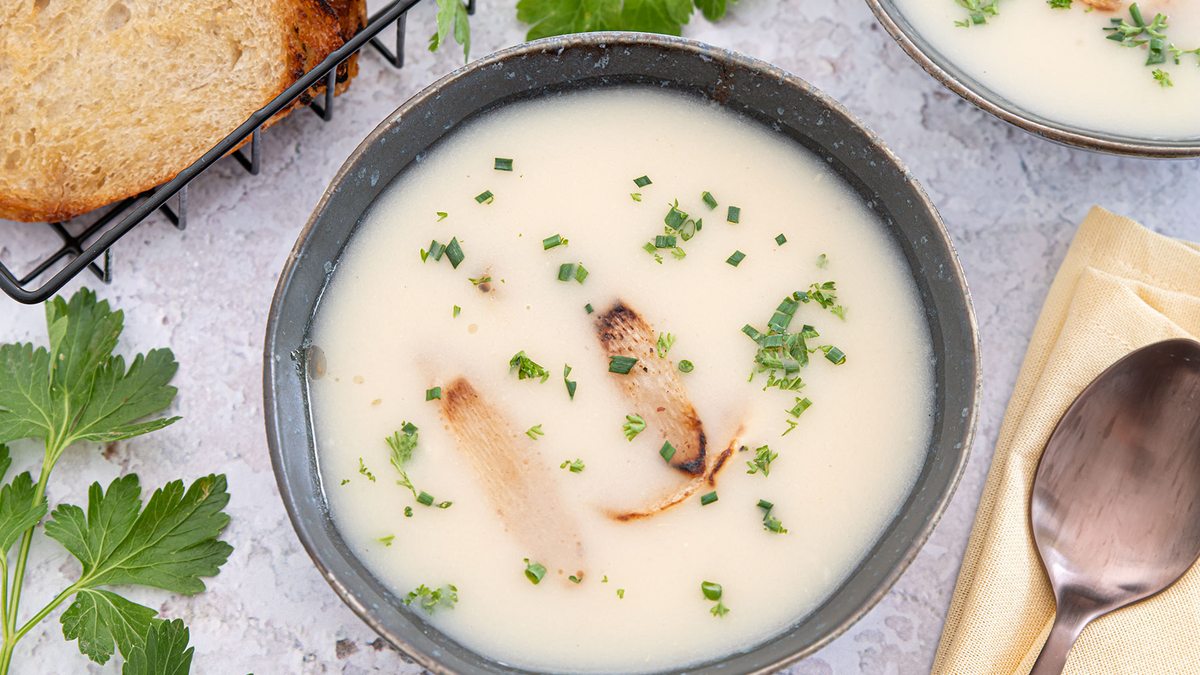 Klassische Spargelcremesuppe | Rezept - eat.de
