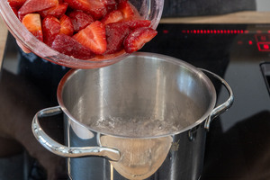 Erdbeeren dazugeben