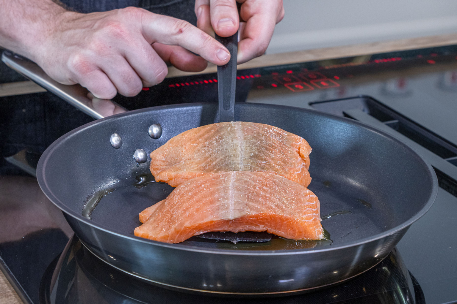 Lachs richtig braten Rezept eat.de