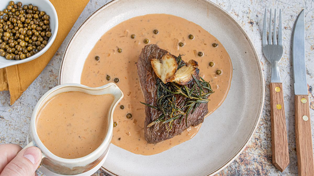 Würzige Pfeffersauce für Steak | Rezept - eat.de