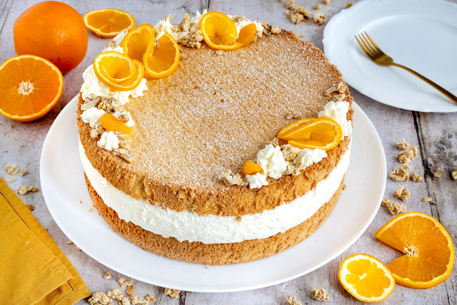 Quark-Sahne-Torte mit Mandarinen | Rezept - eat.de