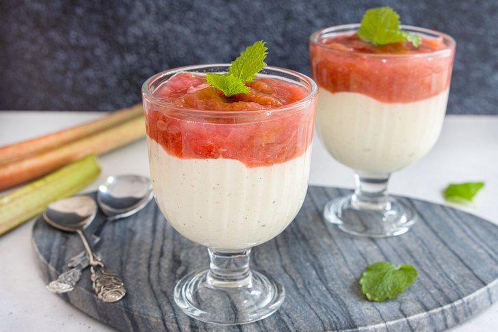 Rhabarberkompott mit Vanillepudding