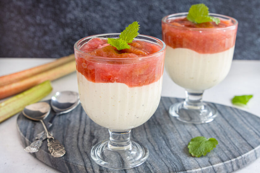 Rhabarberkompott mit Vanillepudding