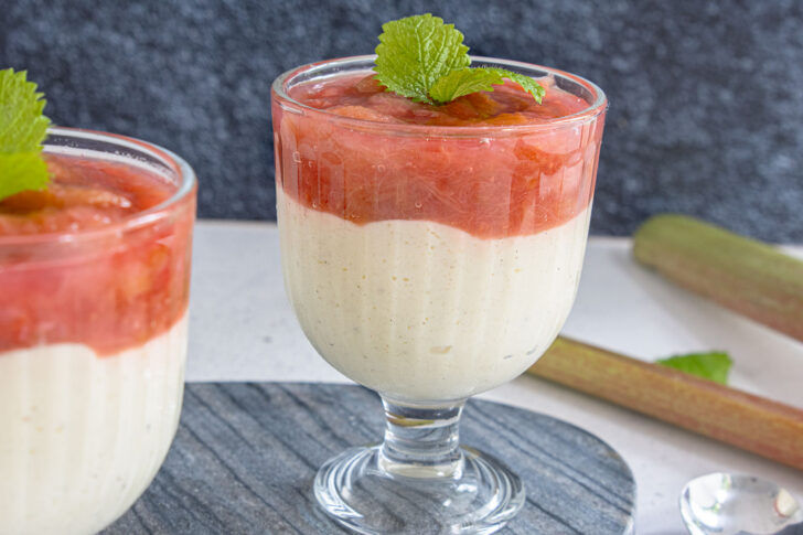 Rhabarberkompott mit Vanillepudding