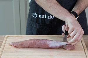 Fleisch von Sehnen und Fett befreien