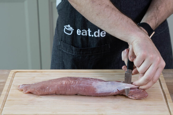 Fleisch von Sehnen und Fett befreien