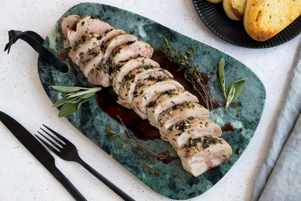 Schweinefilet Im Ganzen Braten Ohne Backofen Schweinefilet aus dem Backofen ohne Anbraten | Rezept - eat.de