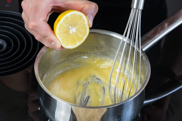 Zitronensaft dazugeben