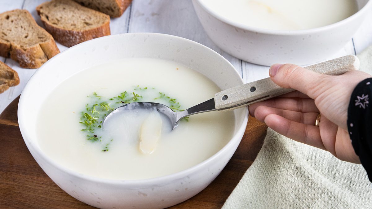 Klassische Spargelsuppe: einfaches Rezept | Rezept - eat.de
