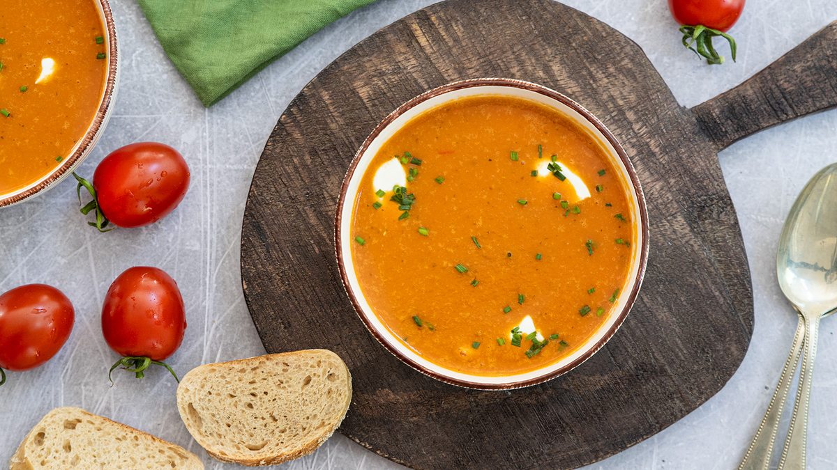 Tomatensuppe aus frischen Tomaten | Rezept - eat.de