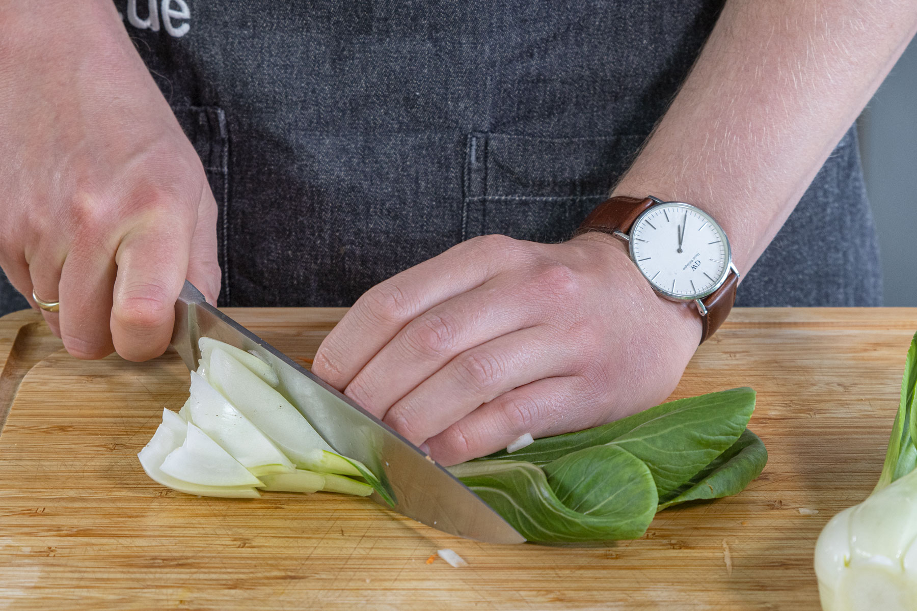 Pak Choi schneiden