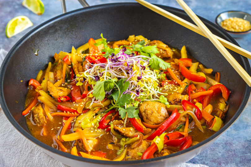 Asiatische Wokpfanne mit Hähnchen