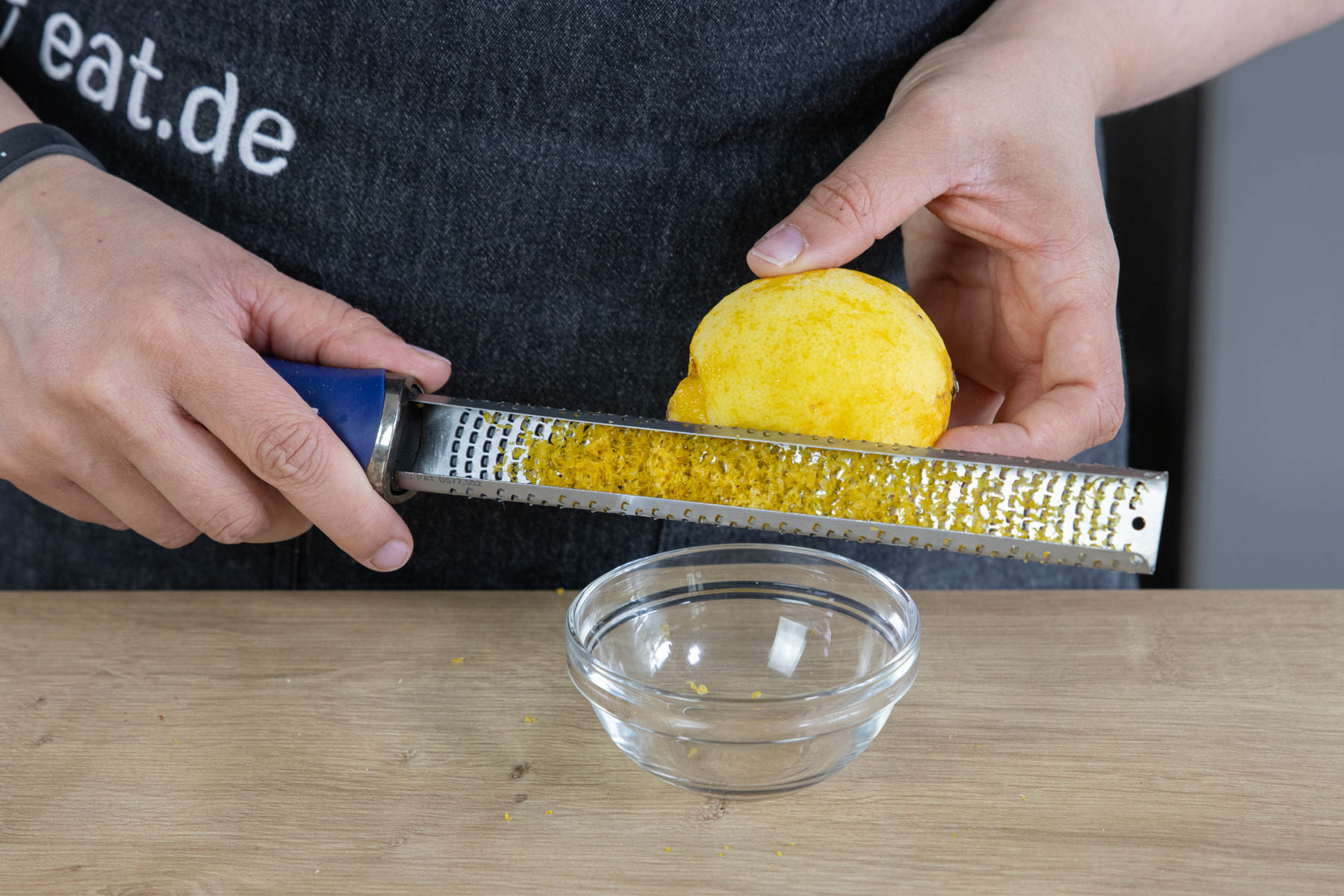 Zitrone abreiben