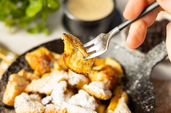 Einfacher fluffiger Kaiserschmarrn