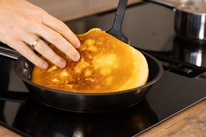 Kaiserschmarrn wenden.