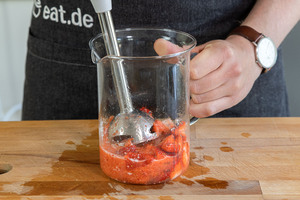 Erdbeeren pürieren