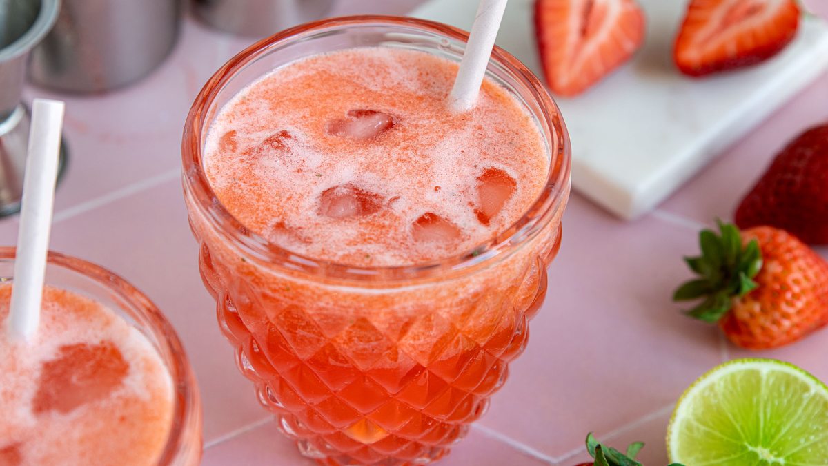Erdbeer Gin Fizz | Rezept - eat.de