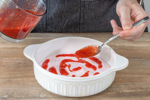 fruchtige Erdbeerlasagne schichten
