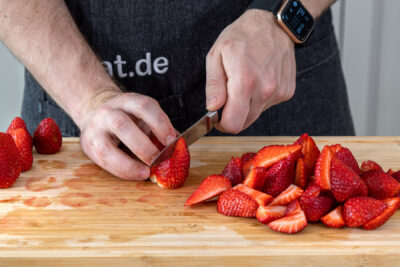 Erdbeeren vierteln