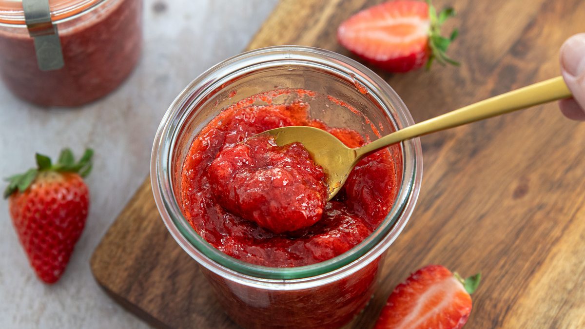 Erdbeermarmelade ohne Zucker kochen | Rezept