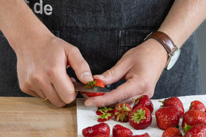 Erdbeeren putzen