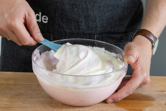 Erdbeerquark mit Sahne | Rezept