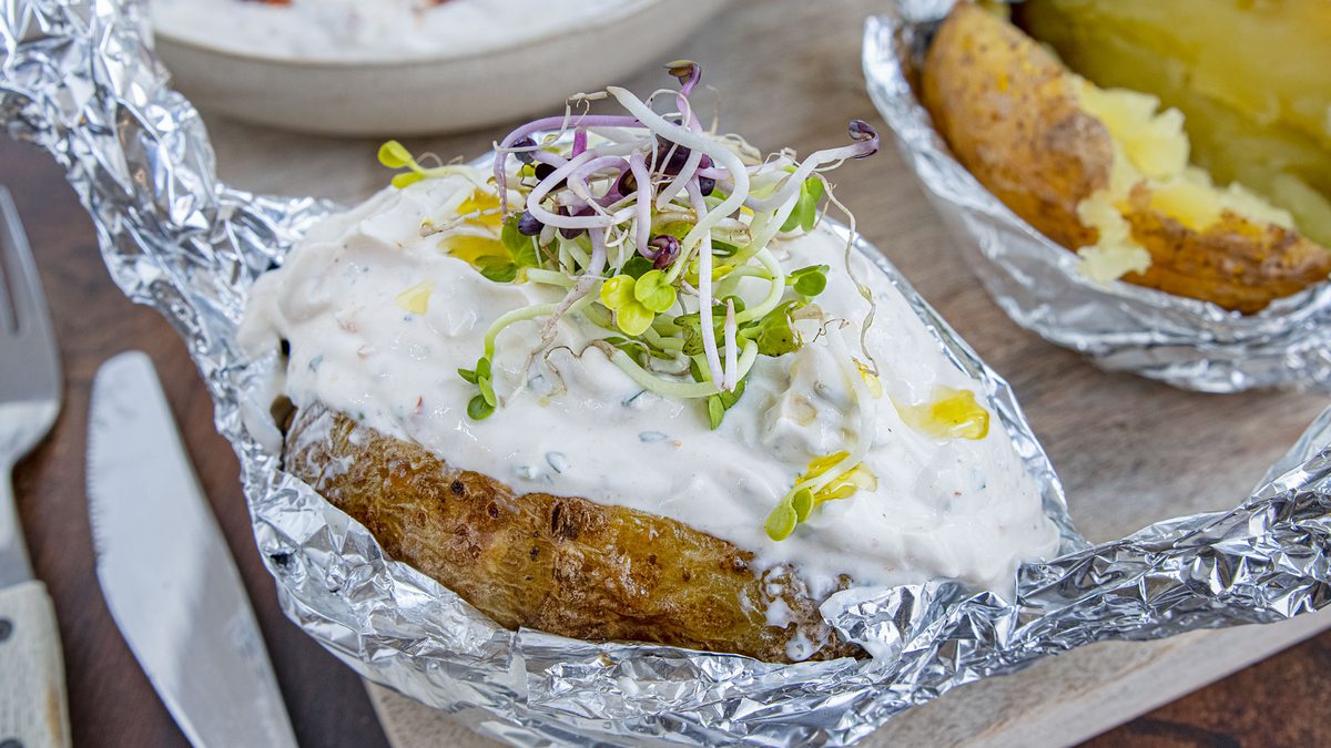 Folienkartoffel im Backofen | Rezept - eat.de