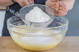 Mehl sieben