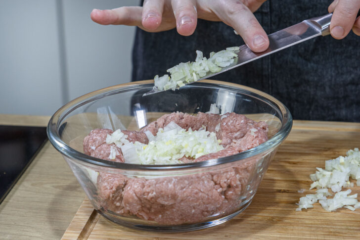 Zwiebel dazugeben
