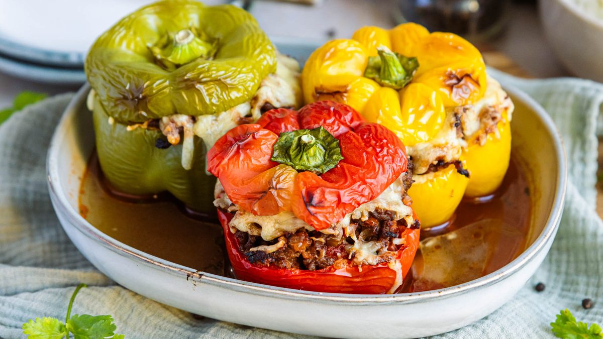 Gefüllte Paprika mit Hackfleisch im Backofen Rezept - Klassiker!