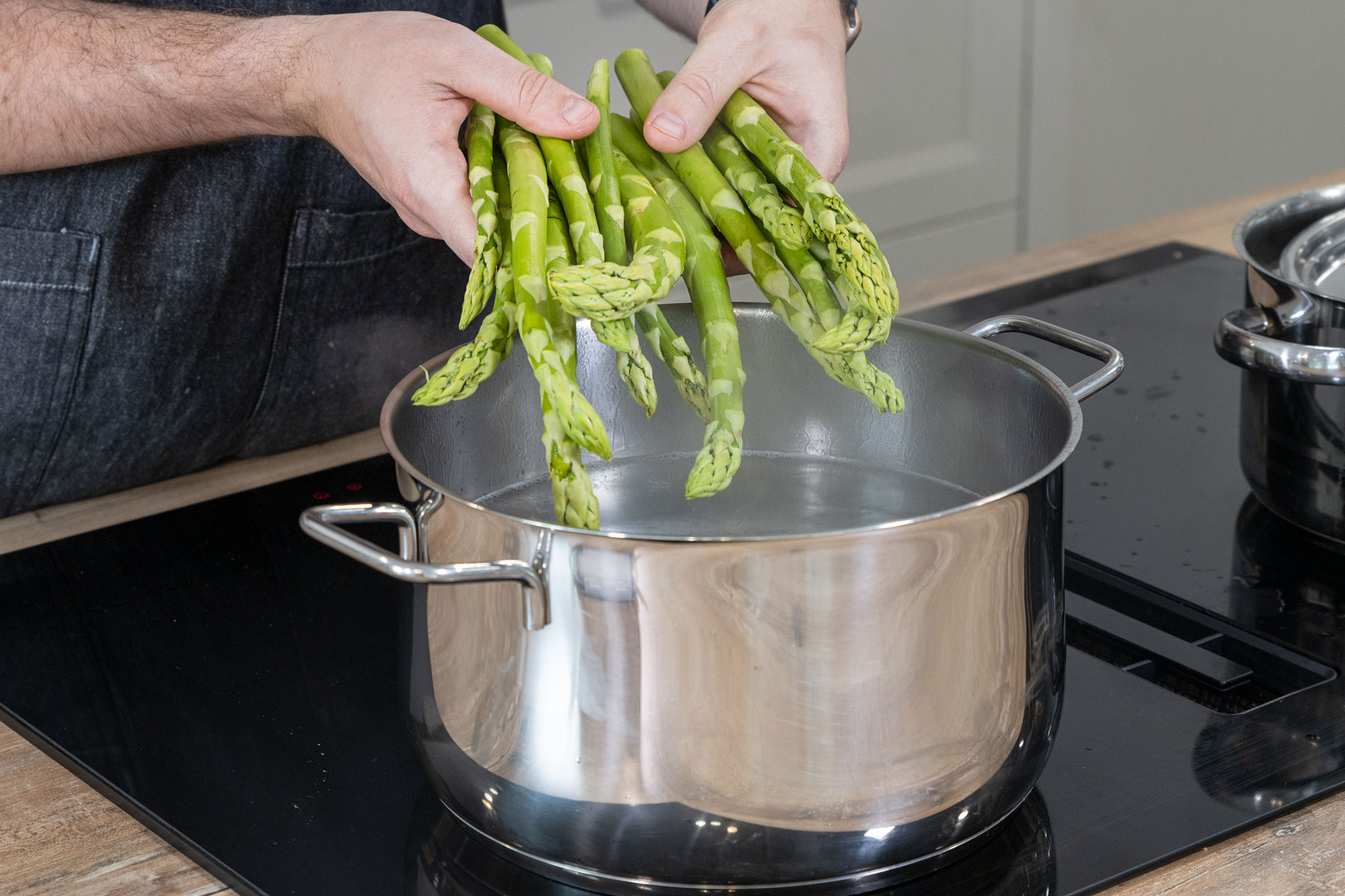 grünen Spargel kochen