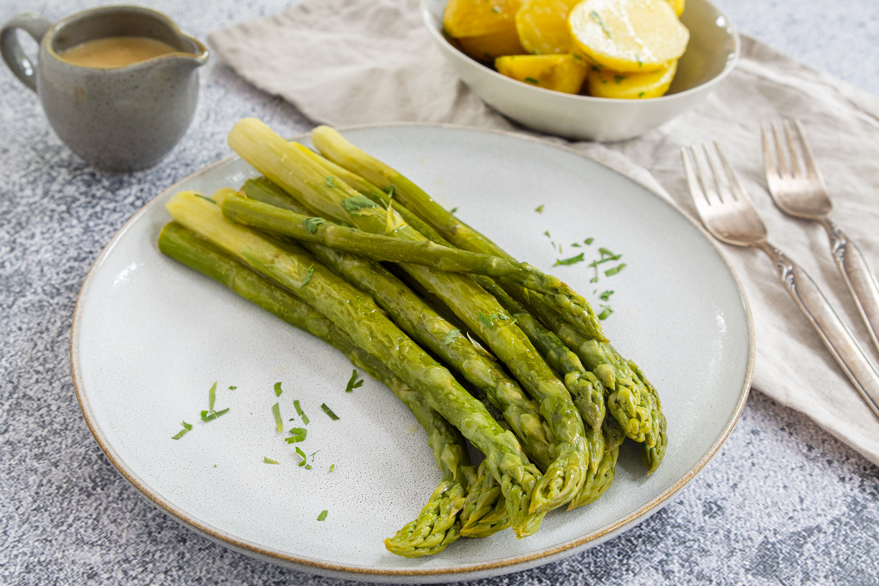 grünen Spargel kochen