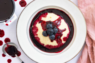 Hefeklöße mit Heidelbeeren DDR-Rezept